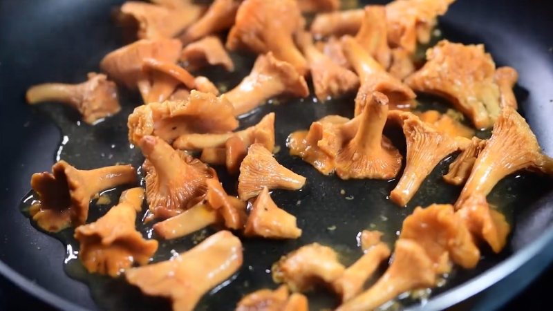 Frozen mushrooms releasing moisture in a hot pan